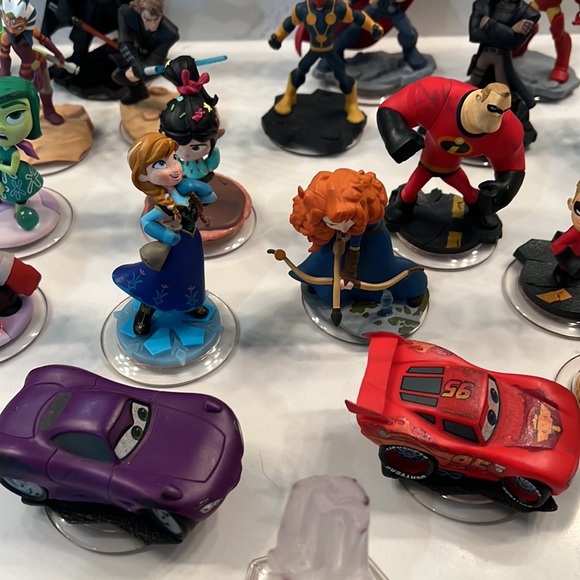 Disney Infinity 26 Figures/ Crystals - Picture 6 of 9